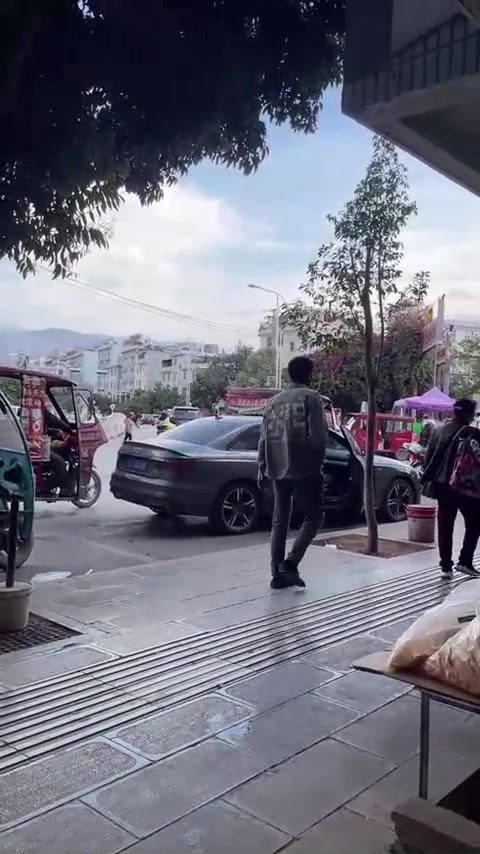 今日美食分享：老北京果木炭烤鸭，地址桑园河老桥，巴适得很