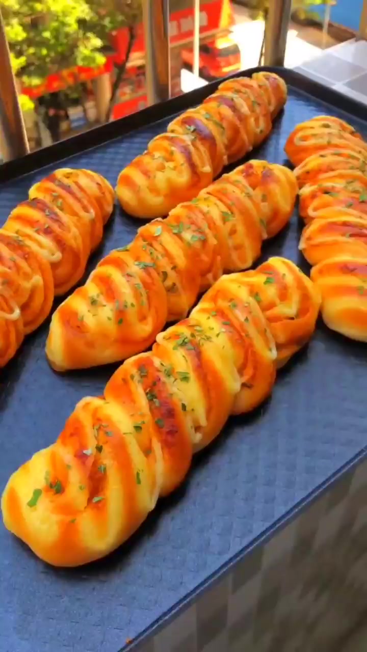 好吃的肉松辫子面包