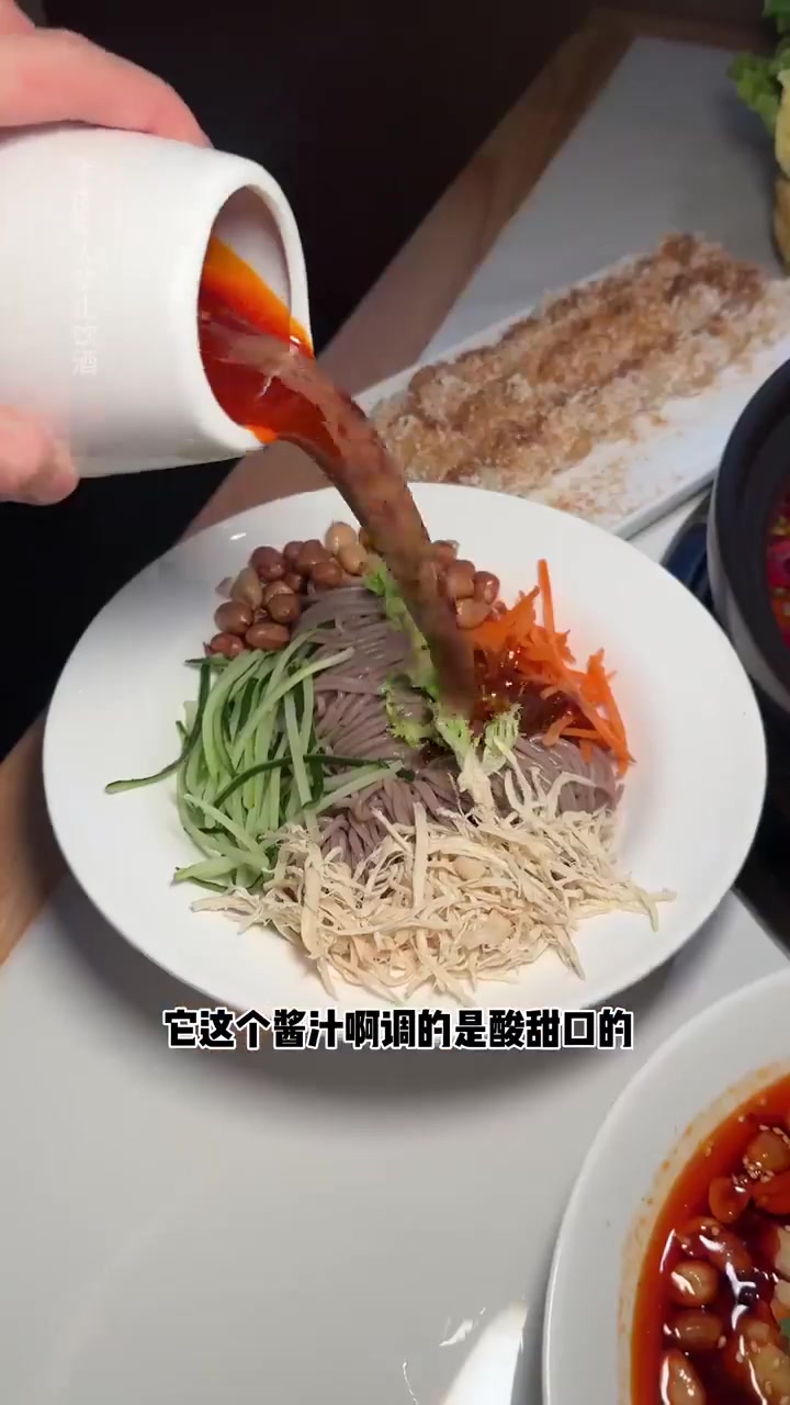 探店酸小厨老坛酸菜鱼尝多样美味菜品