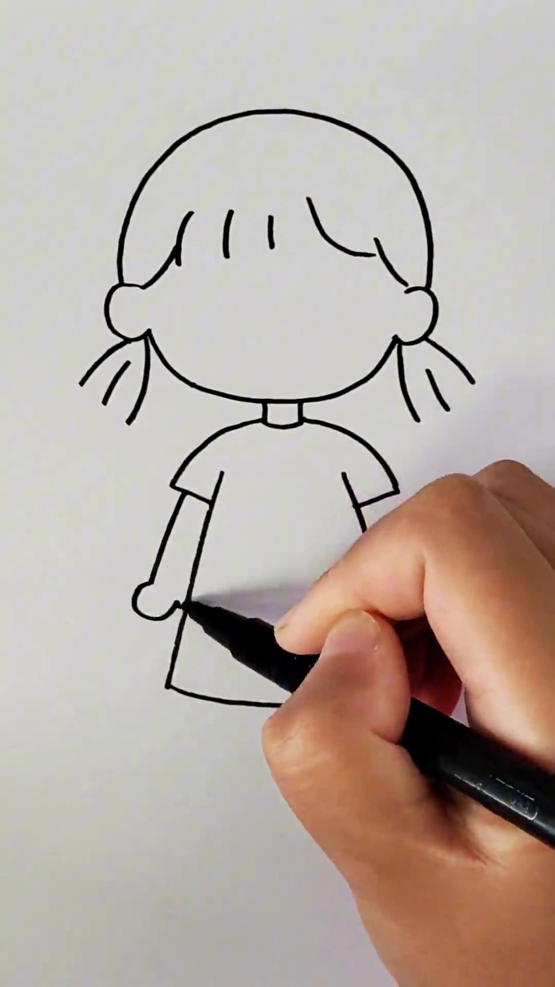 幼儿简笔画人物，画一个小女孩