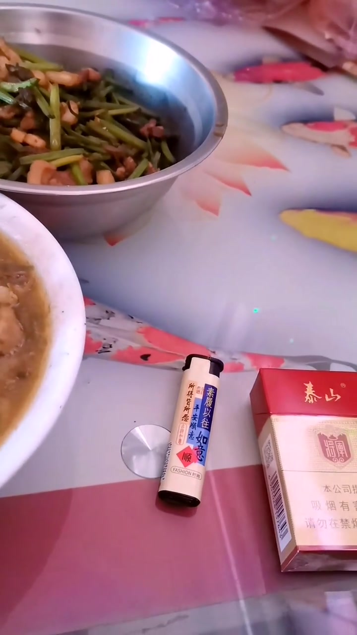 小酒配家常便饭，日子就该这样过