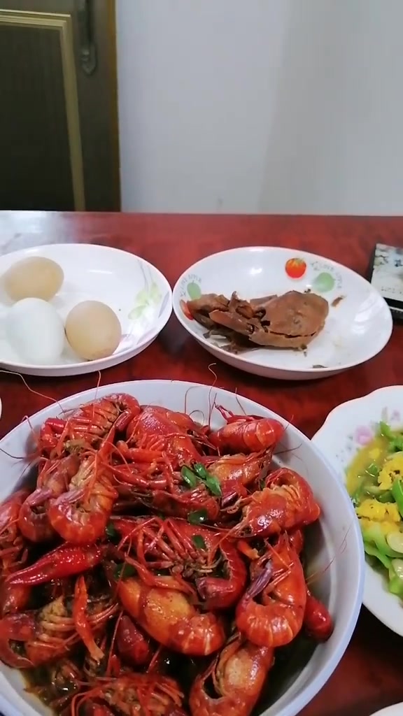 家常便饭吃得香，小酒喝起来
