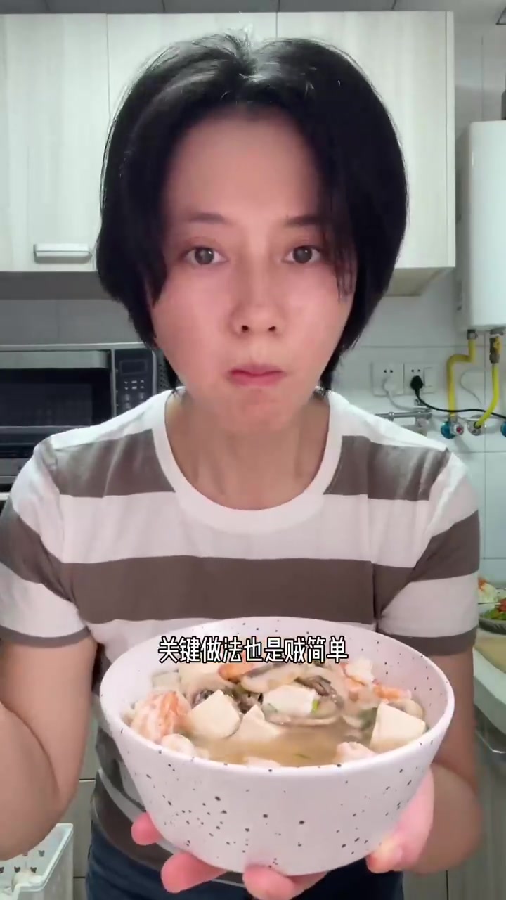 减脂期试试低脂高蛋白虾仁豆腐菌菇汤！