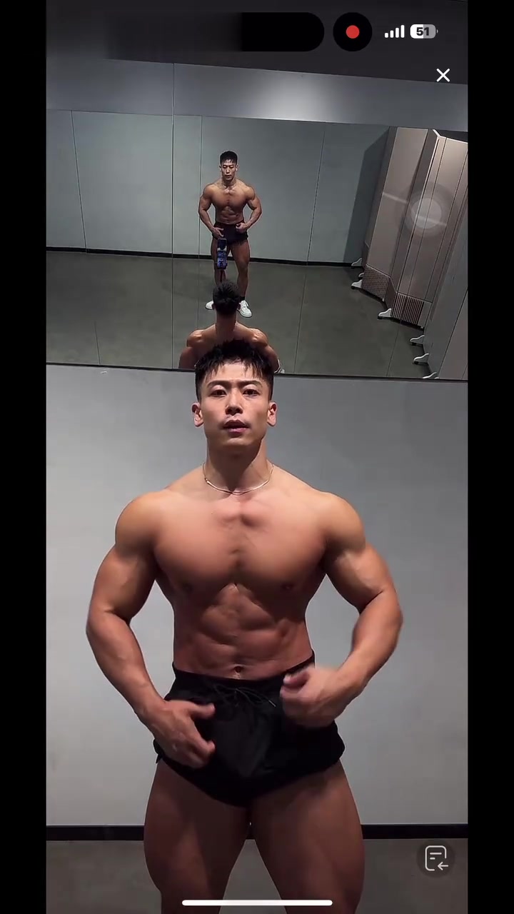 黑皮大胸腹肌油亮霸气肌肉男，造型训练，耀耀耀