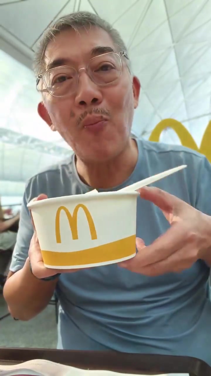 香港机场麦当劳早餐享用过程全记录