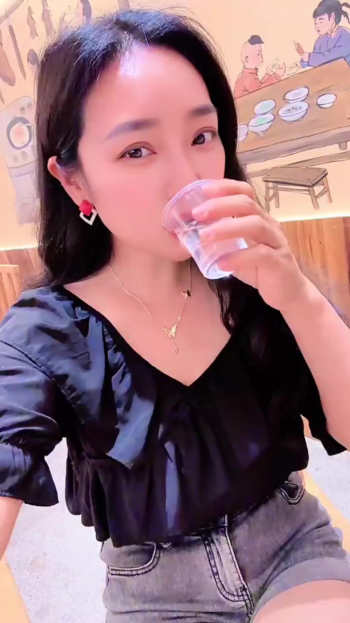 给妈妈转账订蛋糕买衣服，祝妈妈生日快乐