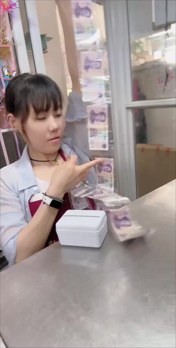 抽钱蛋糕趣味十足，记录甜蜜生活