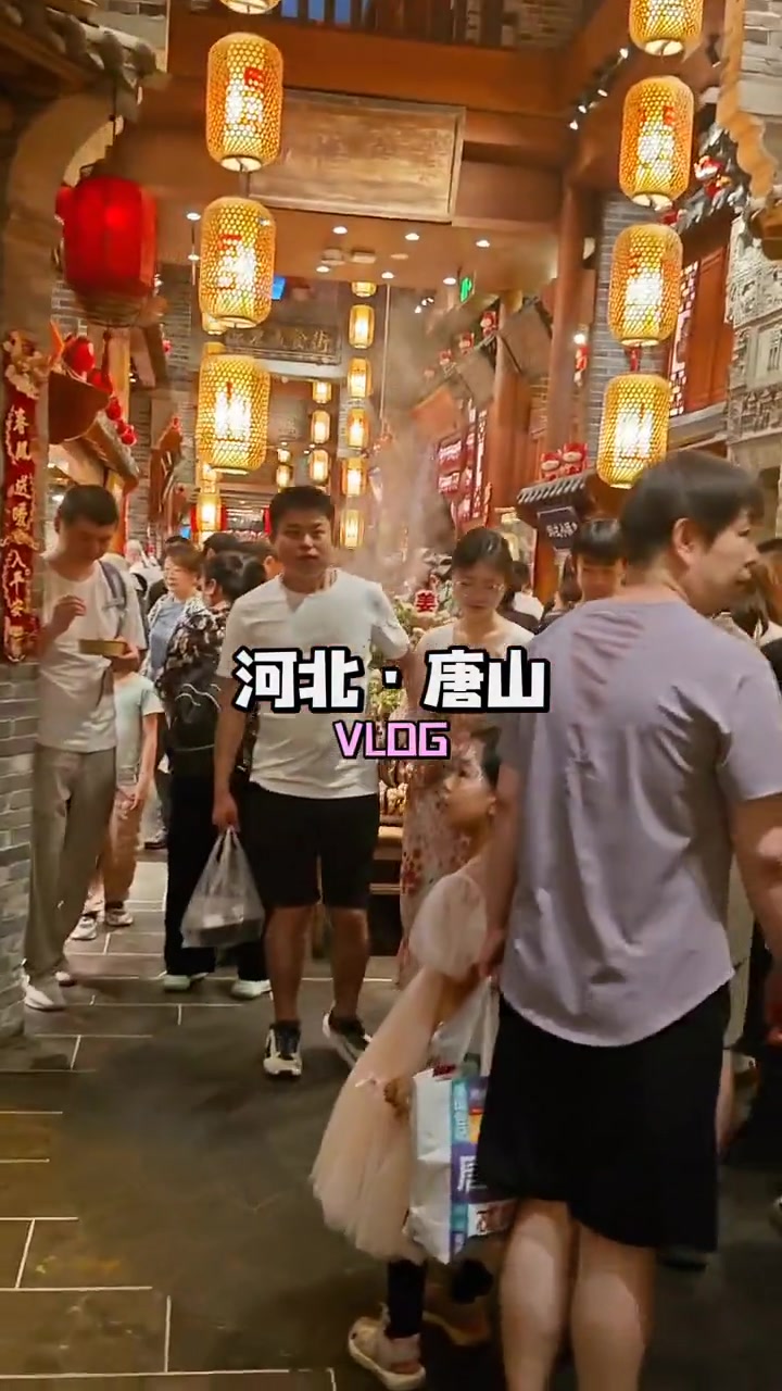 河北唐山唐山宴，是座能吃的博物馆，一口棋子烧饼解百年味