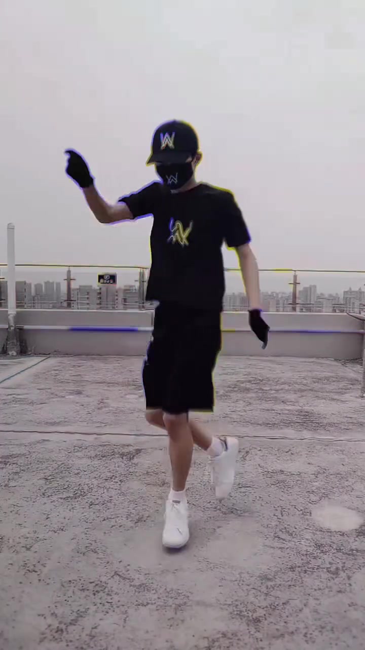 什么！杨背影要扮嘉豪跳舞？#迷你枪战精英 #迷你世界 #穿搭 #嘉豪