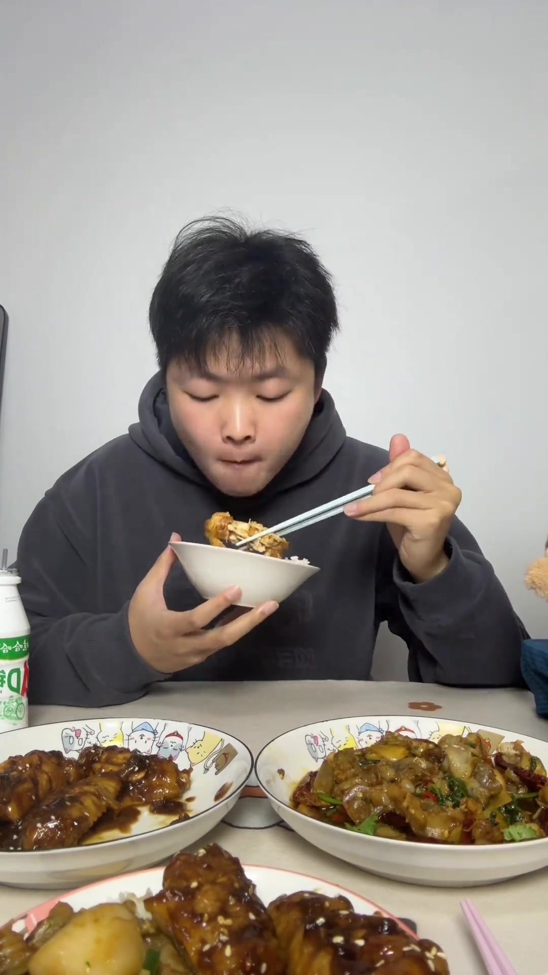 想吃的干锅牛蛙和粉丝点菜可乐鸡翅，简直不要太下饭