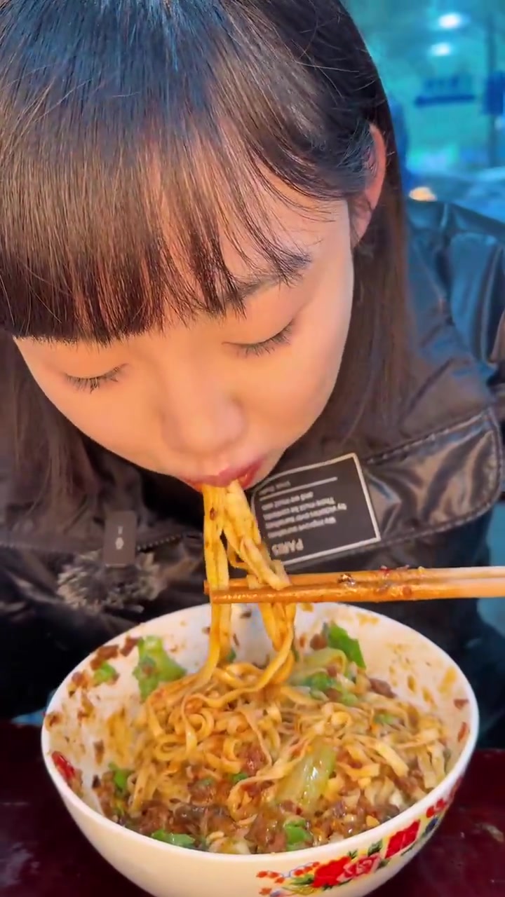 难找的小店，牛肉面是招牌，土豆泥酱是灵魂
