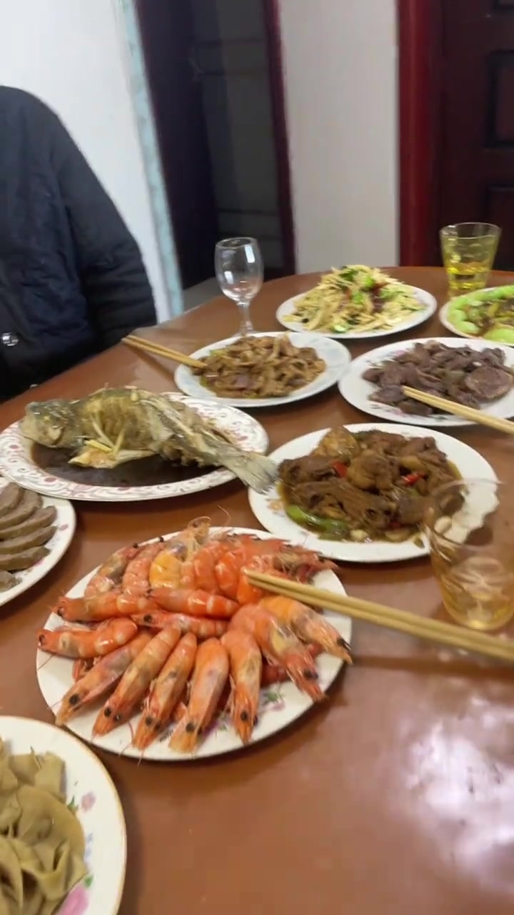 婆婆妈生日快乐！身体健康！万事如意！