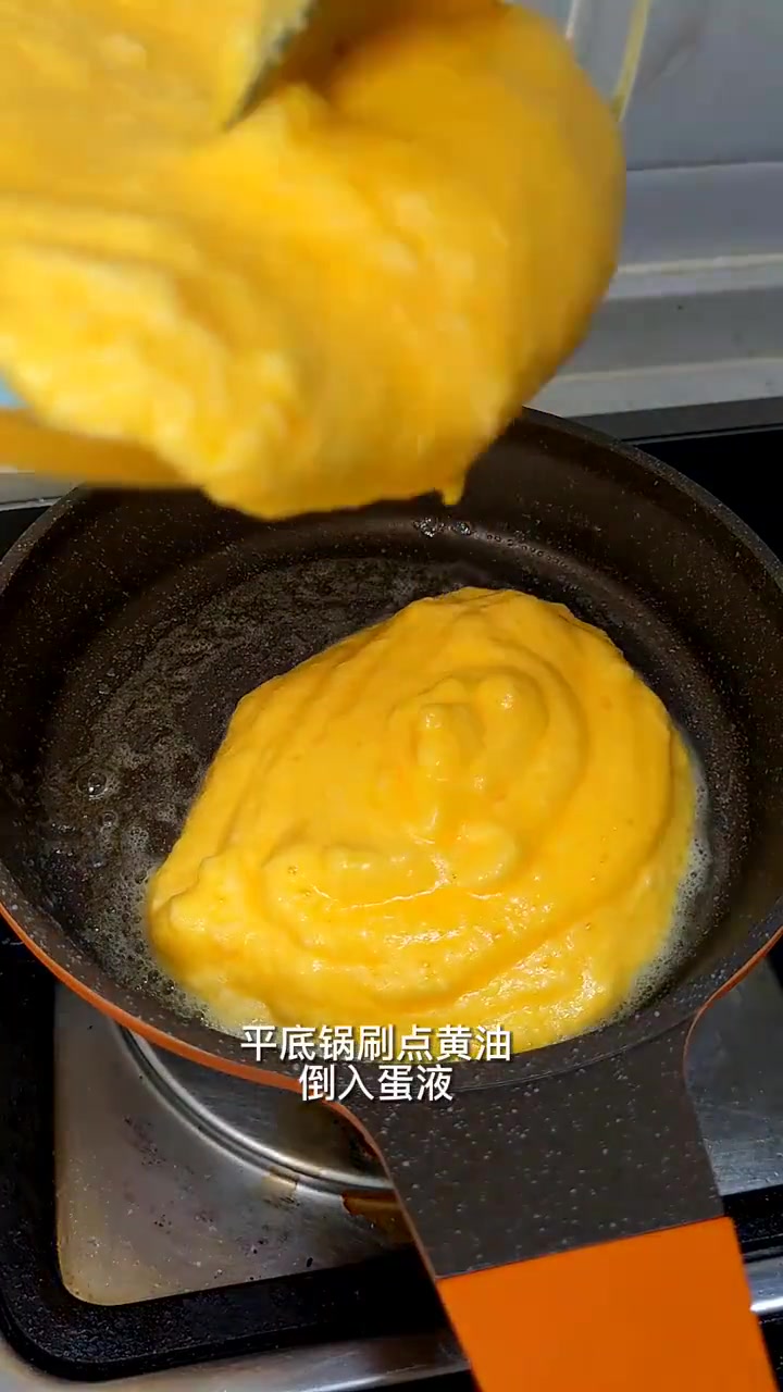 这也太简单了！用鸡蛋平底锅就能做舒芙蕾，香甜绵软超好吃