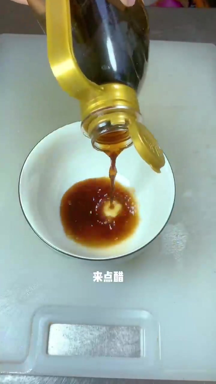 能媲美信誉楼鱼香肉丝的宫保鸡丁，算一个吧！