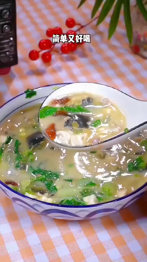 皮蛋豆腐汤做法！汤鲜味美又营养，老人小孩都喜欢