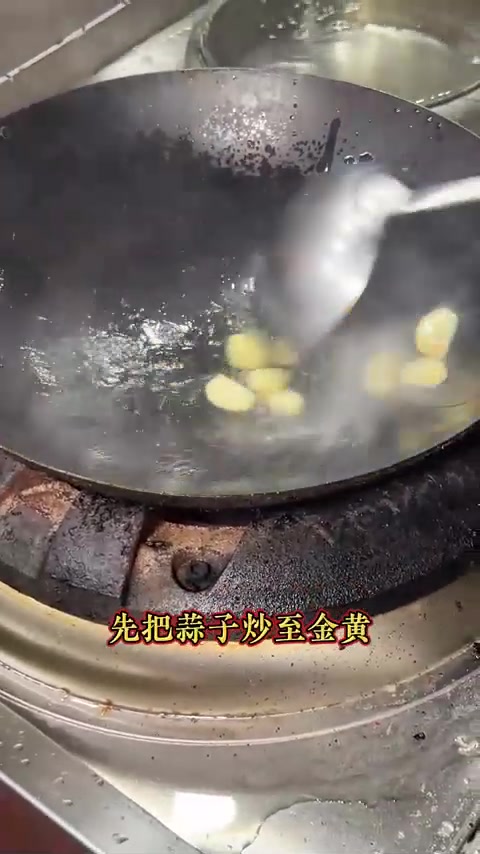 排队都要吃的黑鸭煲，今天给大家分享下操作全过程
