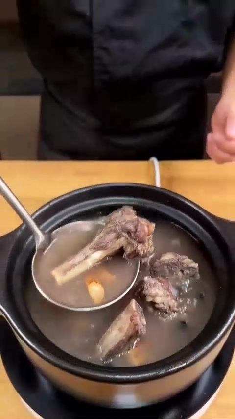 黑豆牛骨头煲汤