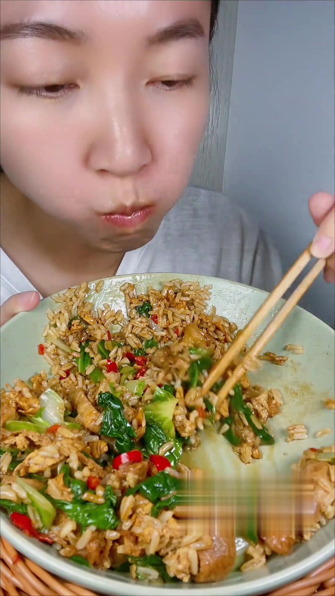 青菜油豆腐炒肉，妈呀太香了