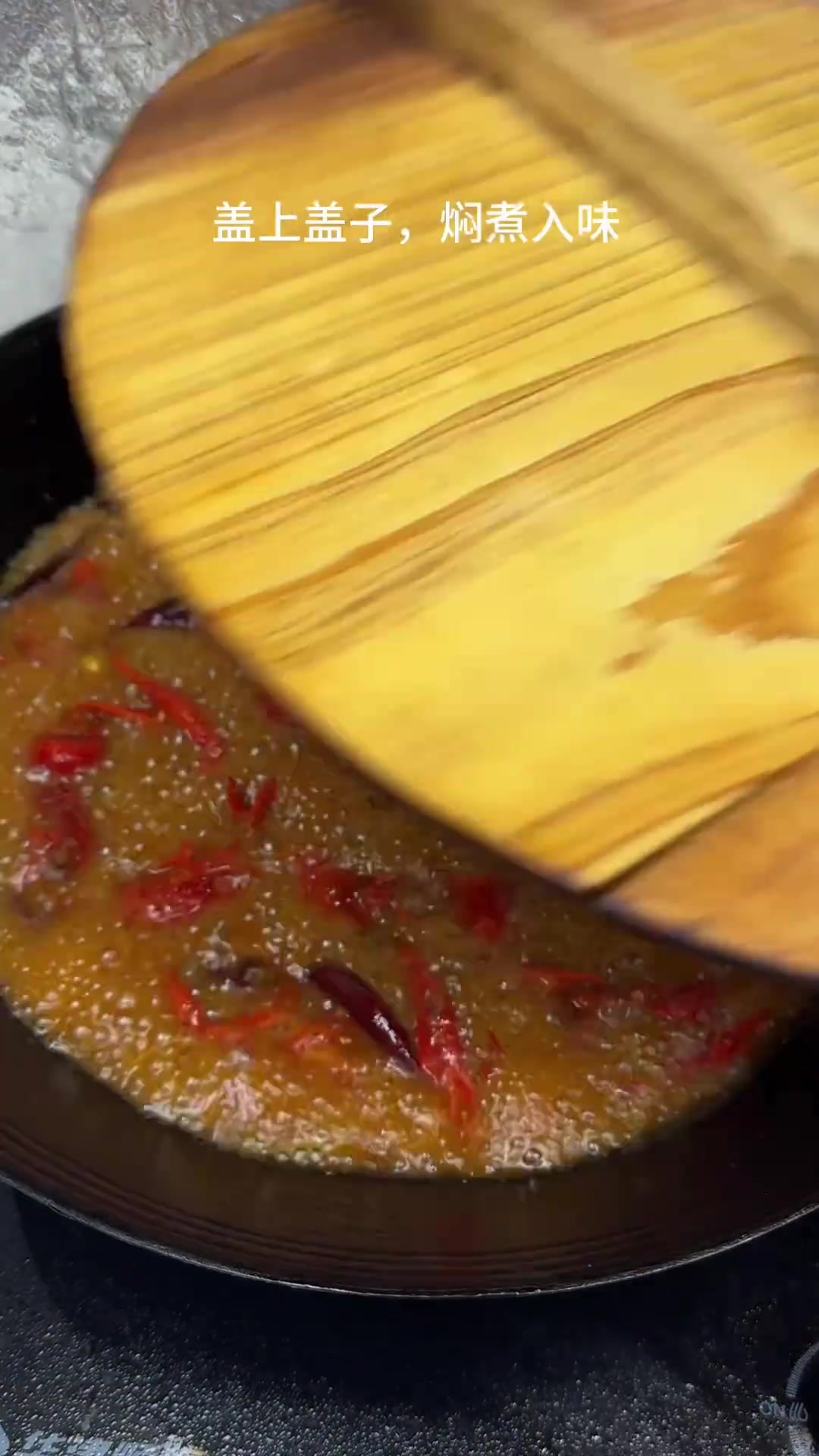 第一锅麻辣小龙虾安排上啦