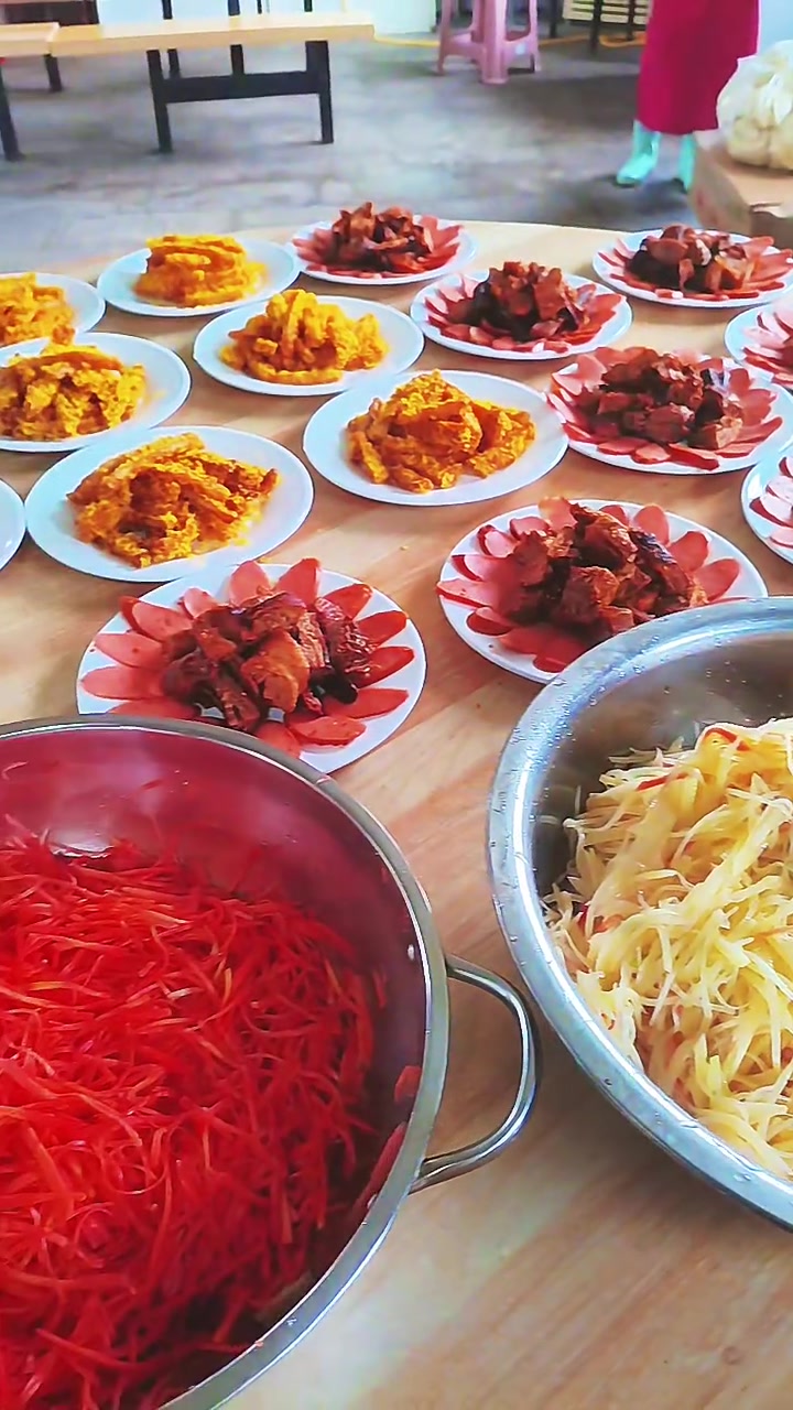 八十多人吃饭 四凉六热一汤做饭真辛苦