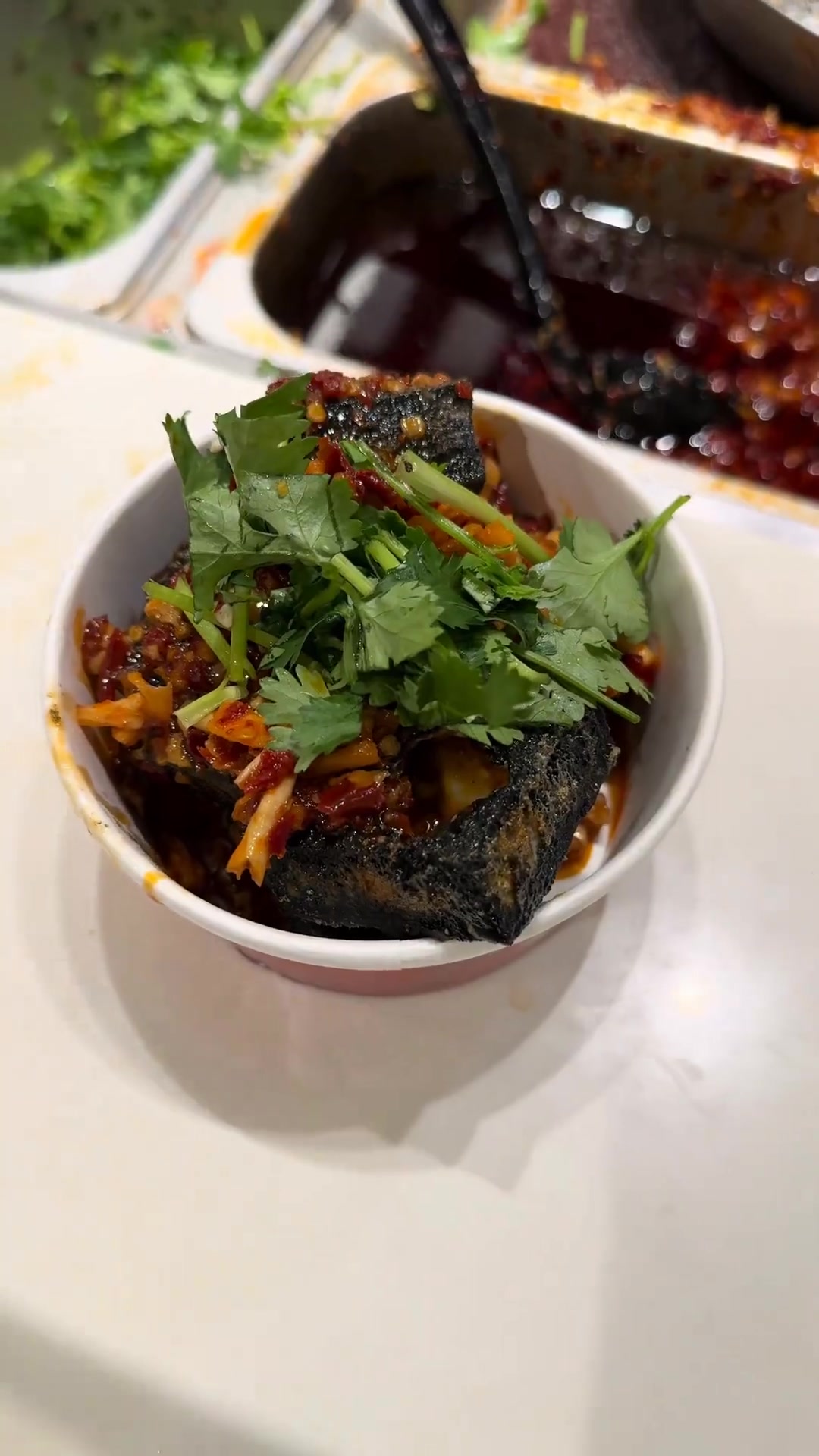对比长沙街上最火的两家特色臭豆腐