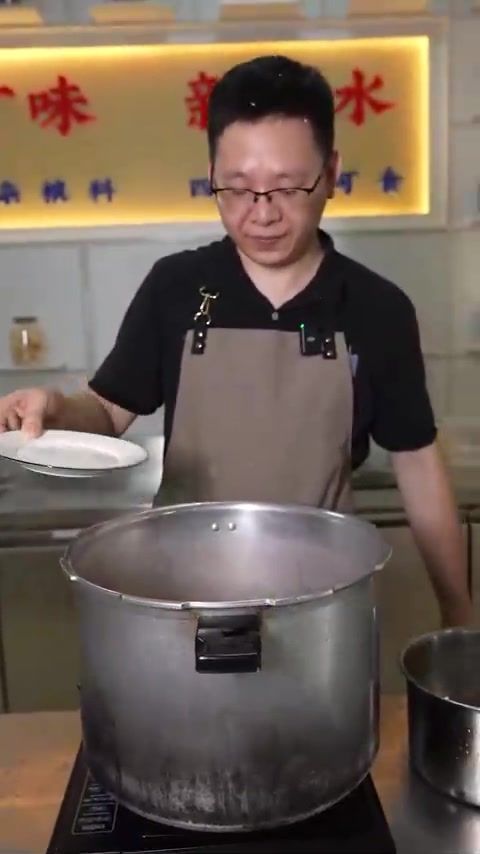 一碗老少皆宜软糯香甜的八宝粥，别说你没吃过哦
