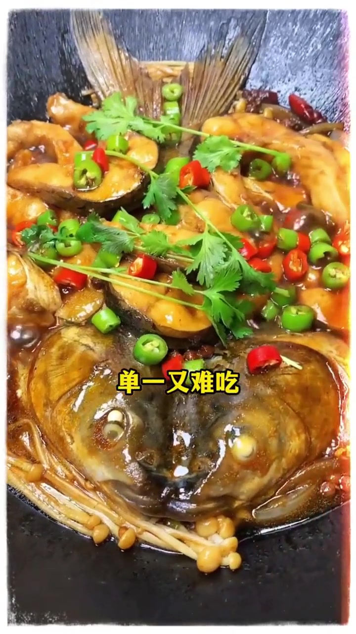 不用再到处找鱼做法，一本大全全部囊括从煎炒蒸炸到焖炖，随手翻看就能照着做