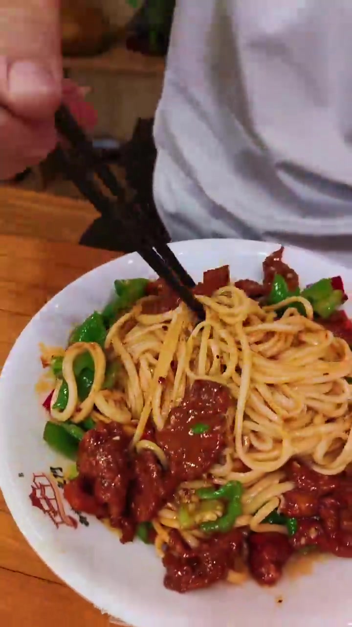 奇台老东门过油肉拌面探店全程记录