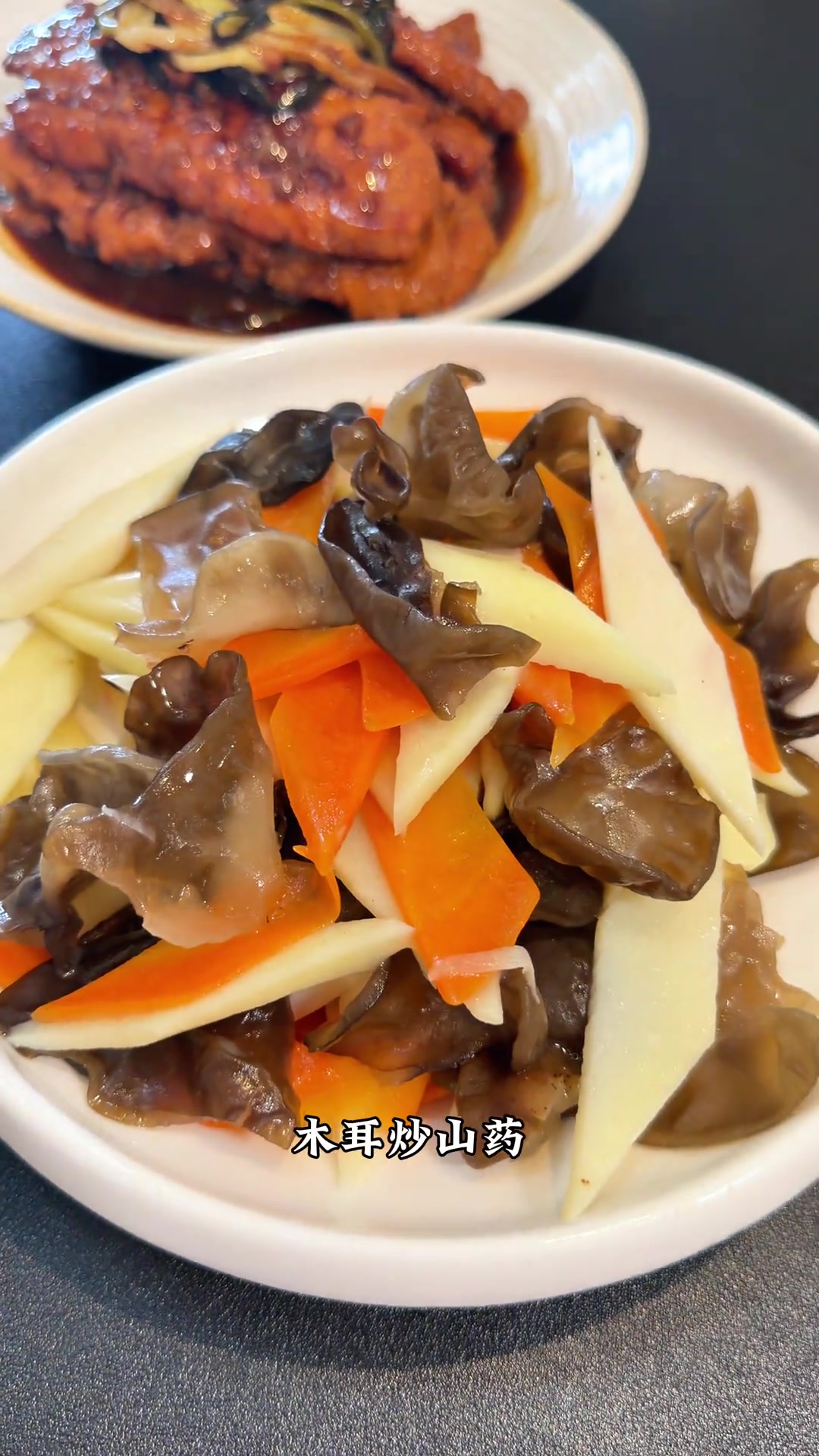 一桌六菜，就爱这俩下饭菜，太香了