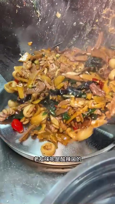 昆明吃到的广西爆炒生料，新鲜牛胸口和猪牙梗生肠超好吃！