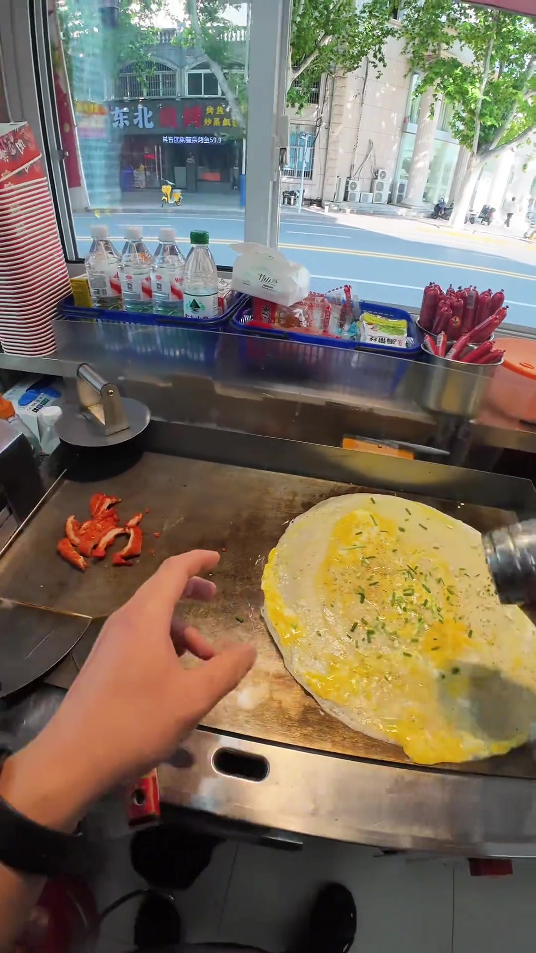 煎饼果子做法，鸡蛋饼做法及配方