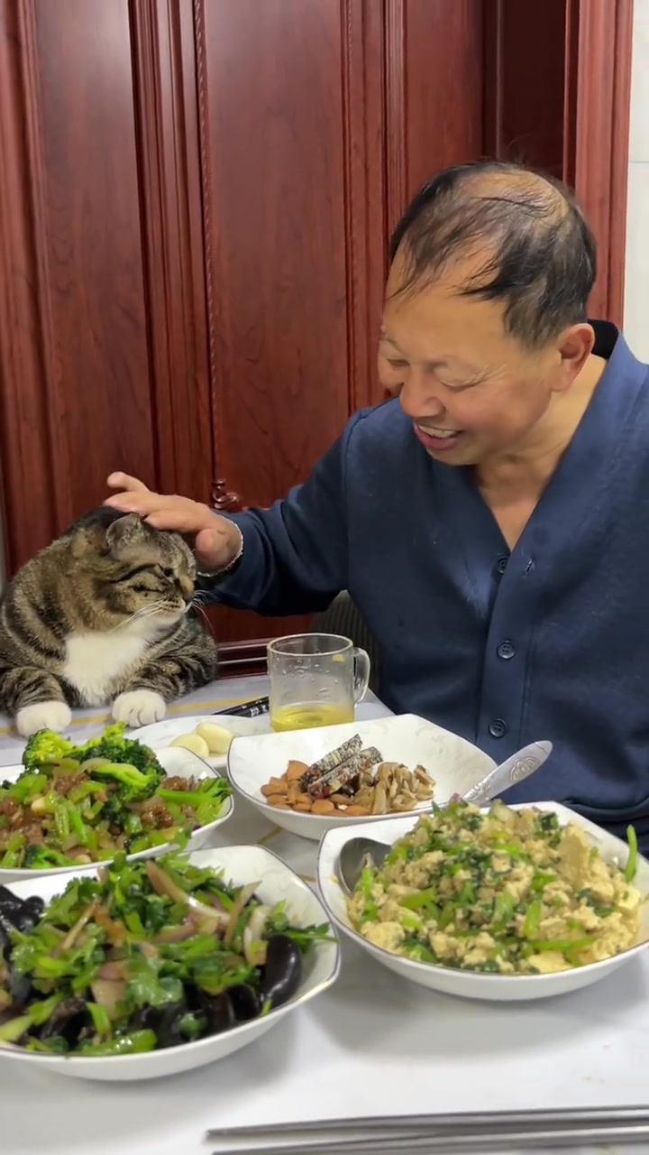 一盘老虎菜，爱与陪伴都在饭香里