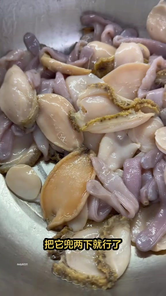 头菜沙虫蒸鲍鱼！鲜到眉毛都在动，你们试没试过这道菜呀