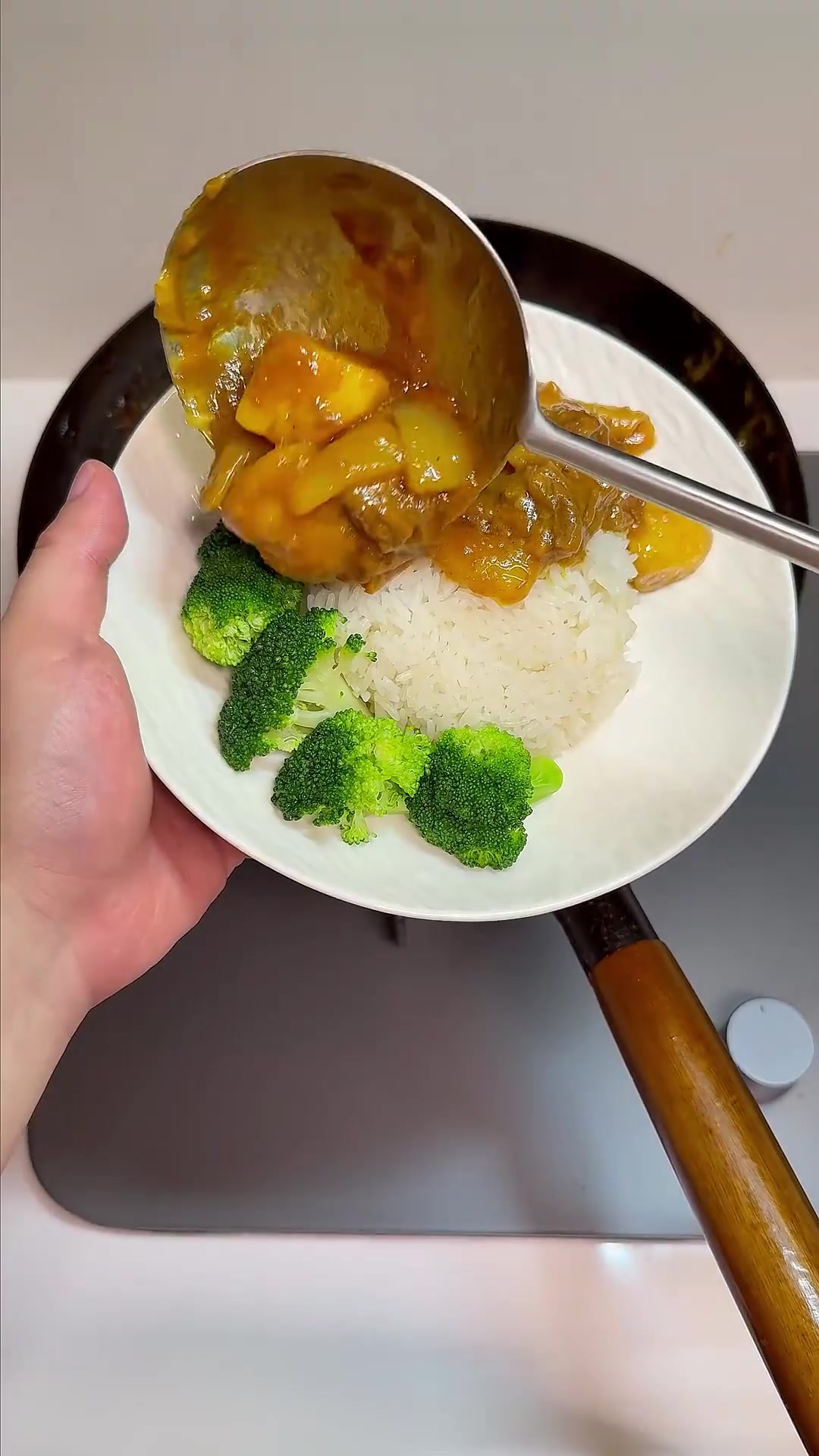 沉浸式做饭Vlog：比老婆早到家麻溜搞定二人晚餐 今天简单做个牛腩咖喱饭，炒个辣口的空心菜