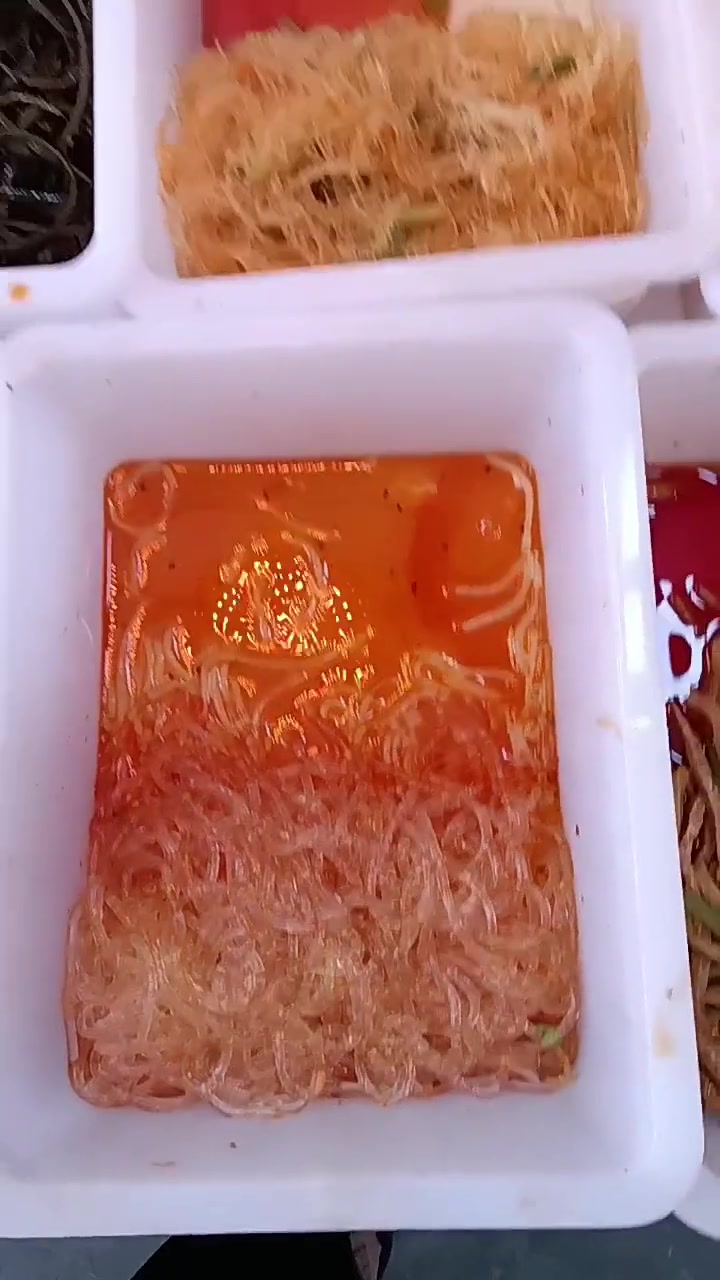 熟食店各类卤味及凉拌菜品逐一展示