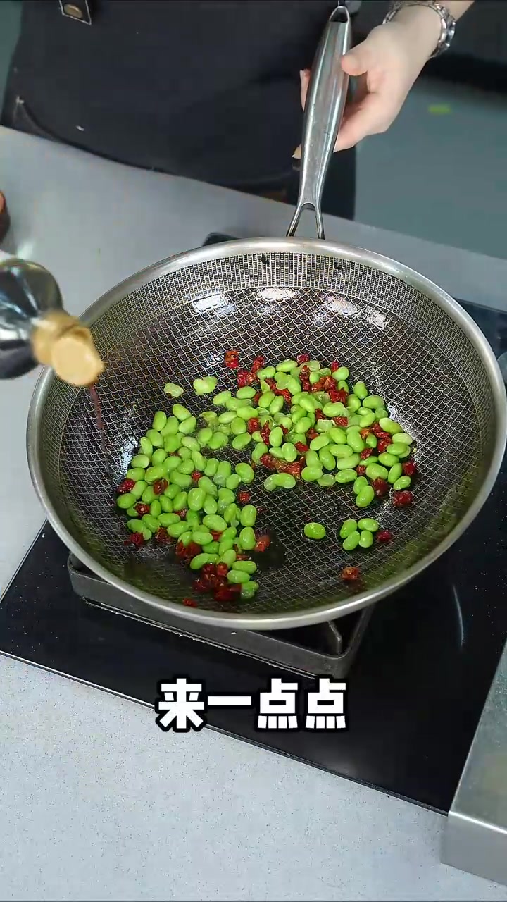 萝卜干炒毛豆，鲜香糯口，清爽不油腻，做法简单