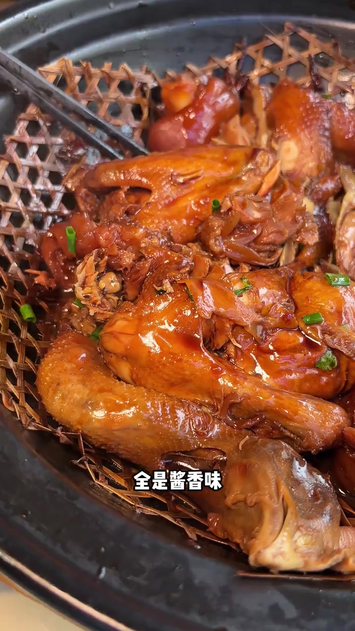 南京玄武湖城墙边的土菜，神仙鸡和土烧昂刺鱼都赞