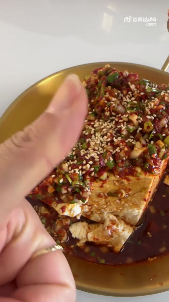 正宗朝鲜族拌豆腐做法，嫩滑入味低脂爽口，家常小菜闭眼做不翻车！#朝鲜族美食# #凉拌豆腐