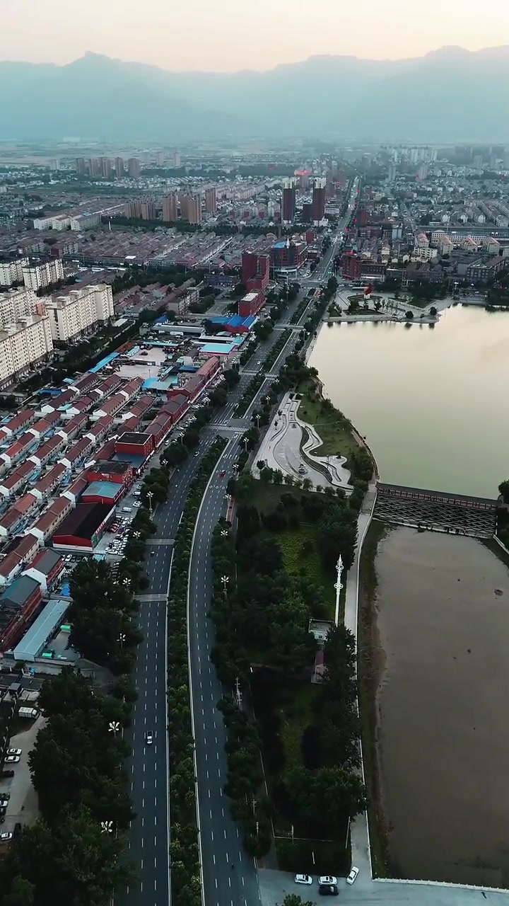 落日余晖映太行，龙湖公园看夕阳