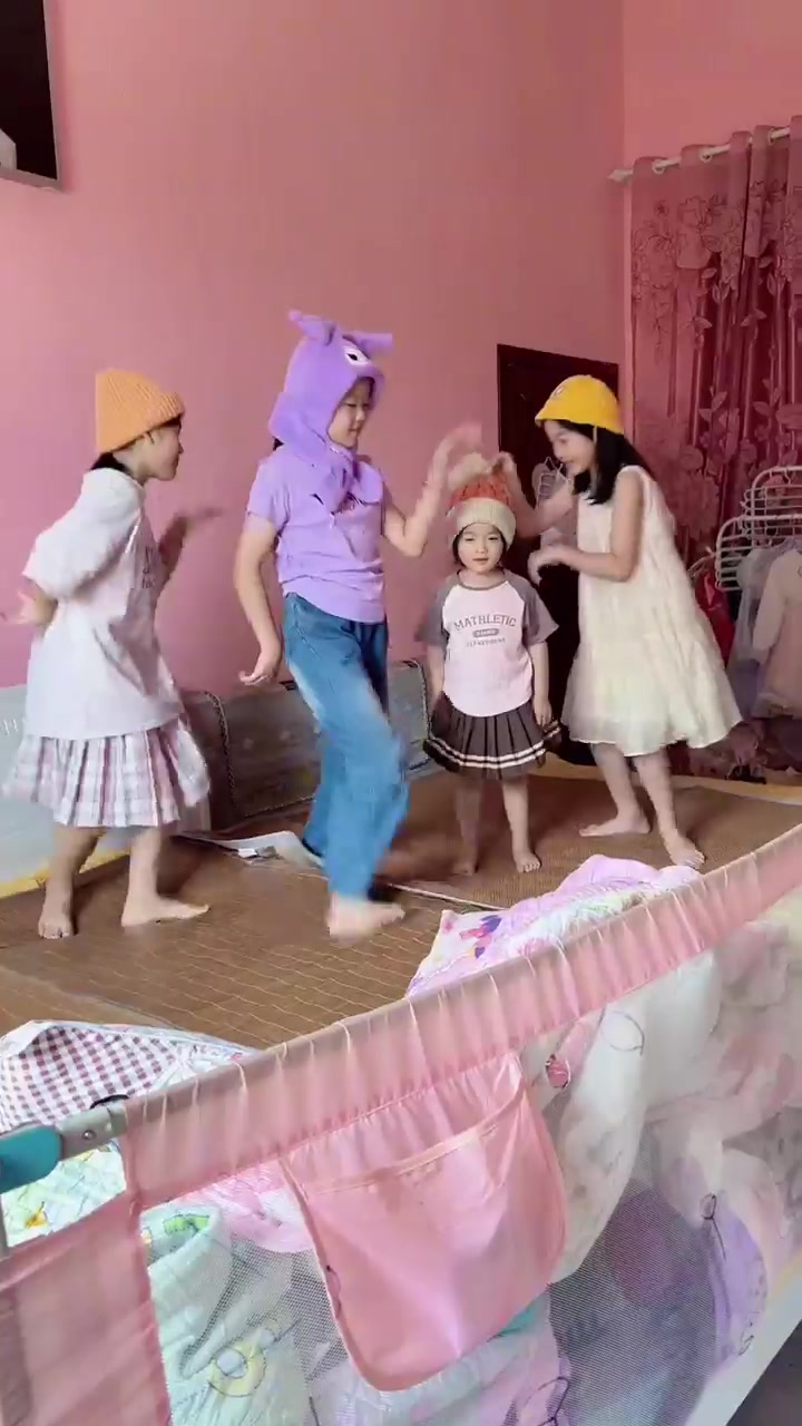 来个小孩版的小鸡仔舞