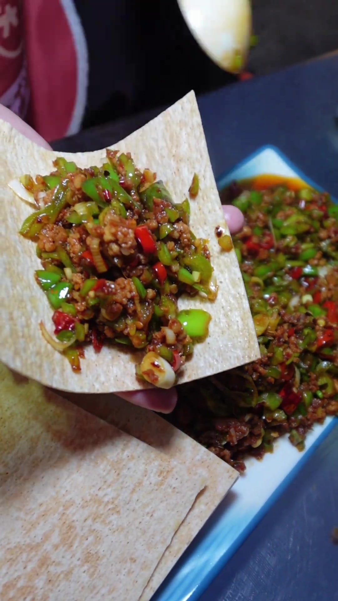临沂哪家炒鸡最好吃？是这家吗？生意确实不错，猪肉渣，牛肉丸巨好吃！#临沂炒鸡 #临沂美食 