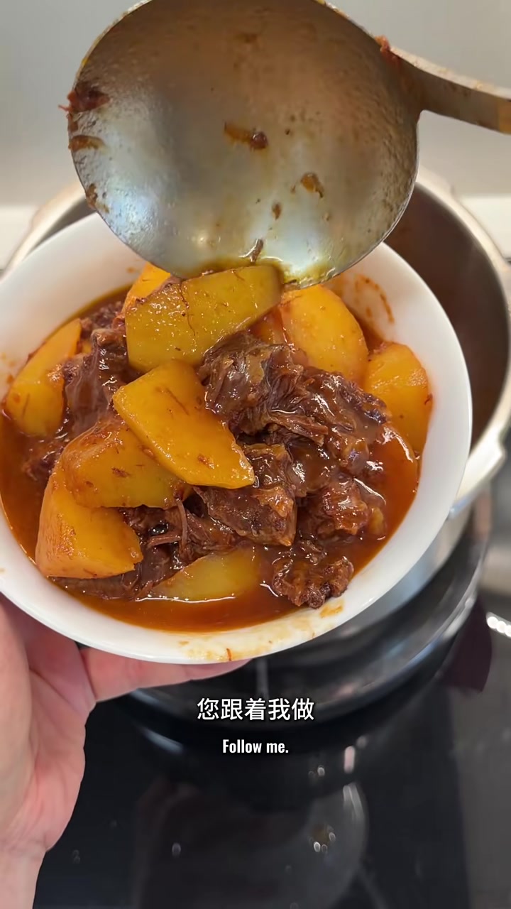 土豆炖牛肉的详细做法，教程超详细，跟着我做，包您不翻车，炖牛肉软烂入味，好吃又下饭