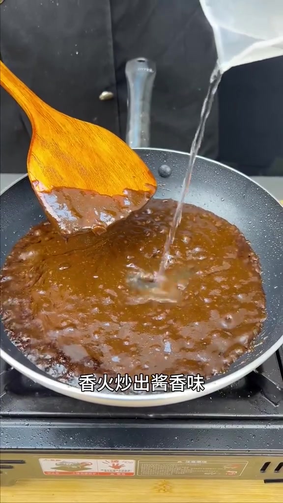 今天给大家带来一期摆摊爆品里脊肉夹馍