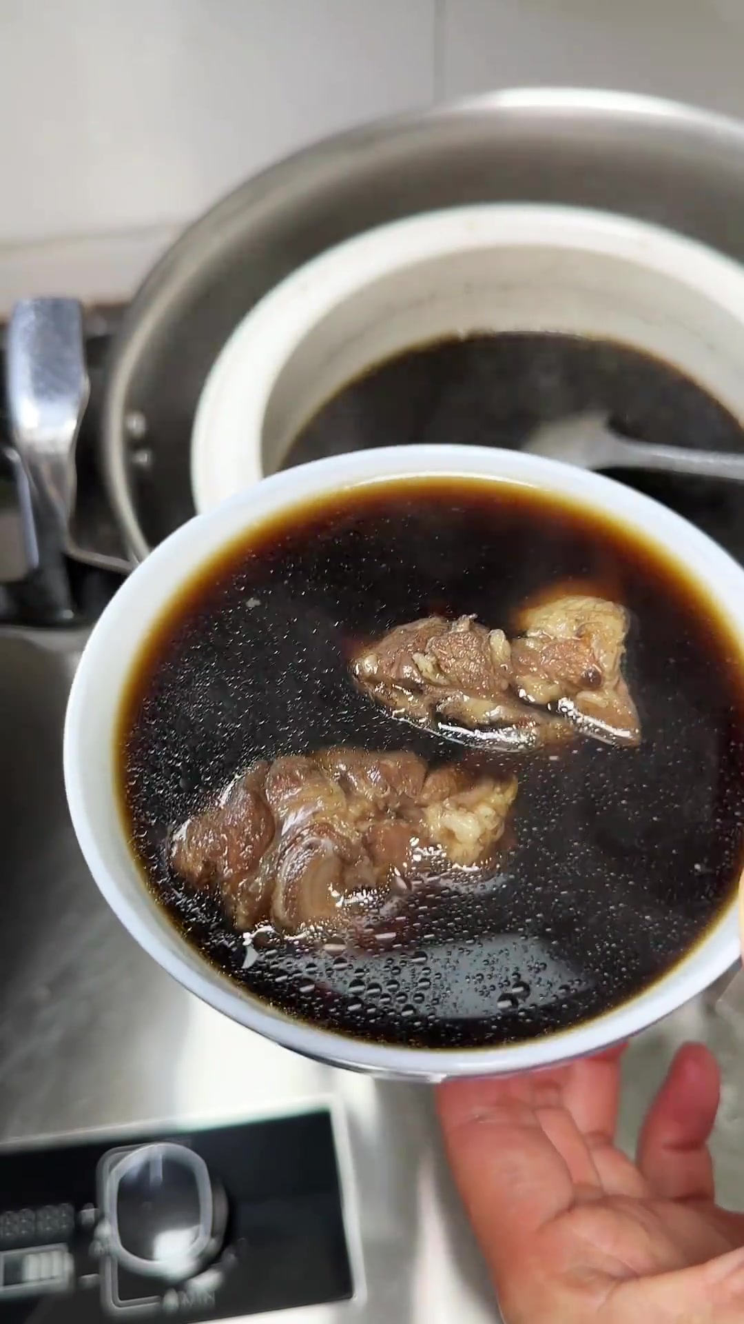 养生健康：虚不受补试试生熟地黑豆汤