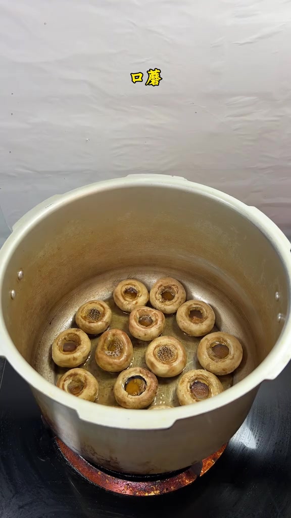 口蘑冬瓜牛肉汤 牛肉原汁原味鲜嫩好吃，汤水鲜甜巨好喝#口蘑汤 #牛肉汤#鲜掉眉毛#在家做美