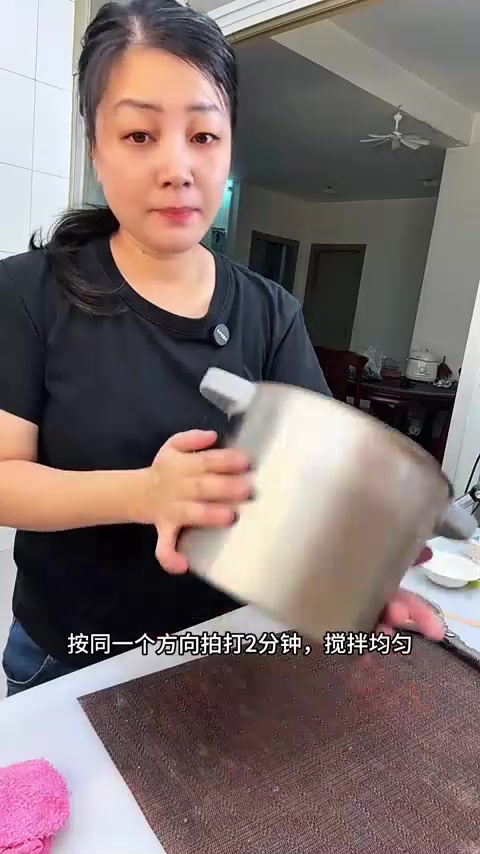 又来做潮汕肉卷了，在家用绞肉机就能做，肉要用最新鲜的