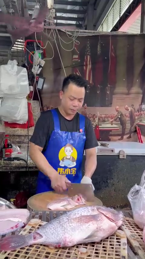 老板忙得头顶冒烟，收钱都错了，脆肉鲩和脆肉罗非鱼