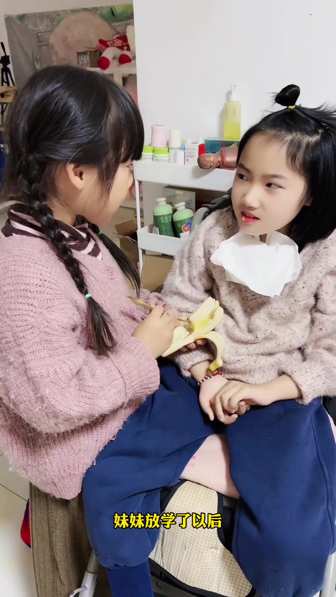 妹妹攒幼儿园加餐给姐姐，暖心十足！