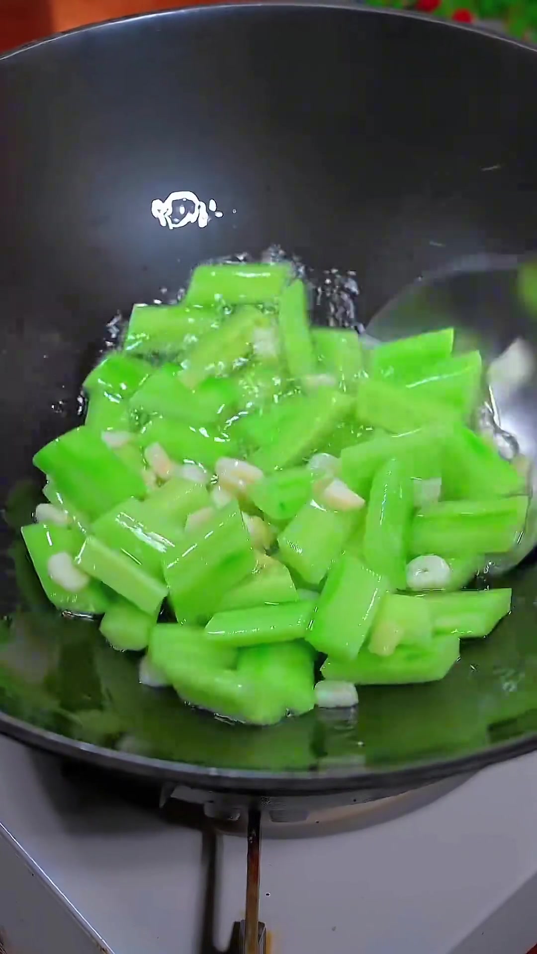 夏季家常菜青瓜炒虾仁，清淡爽口不油腻
