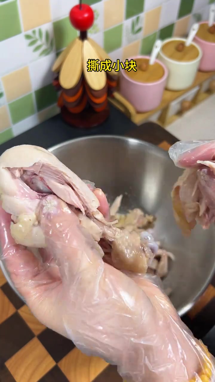 家人们 破防了 这样做出来的鸡腿开胃又下饭 没有一点腥味 鲜嫩多汁 做法也简单 快去给家里